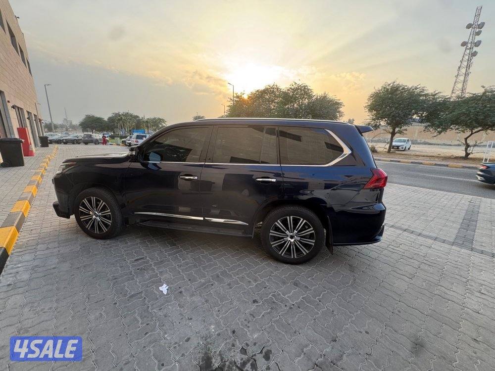 جيب لكسز سبورت ٢٠١٩ كحلي4