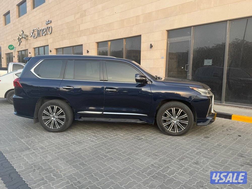 جيب لكسز سبورت ٢٠١٩ كحلي3