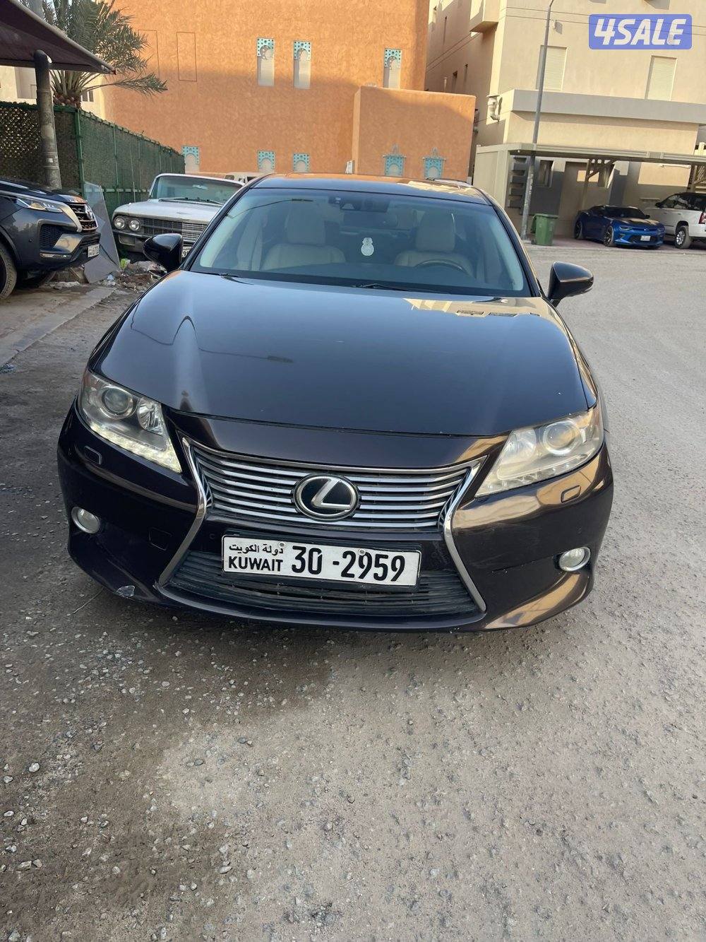 لكزس موديل 2013 شرط الفحص يوجد اصباغ ماشي 187 الف 6 سلندر1