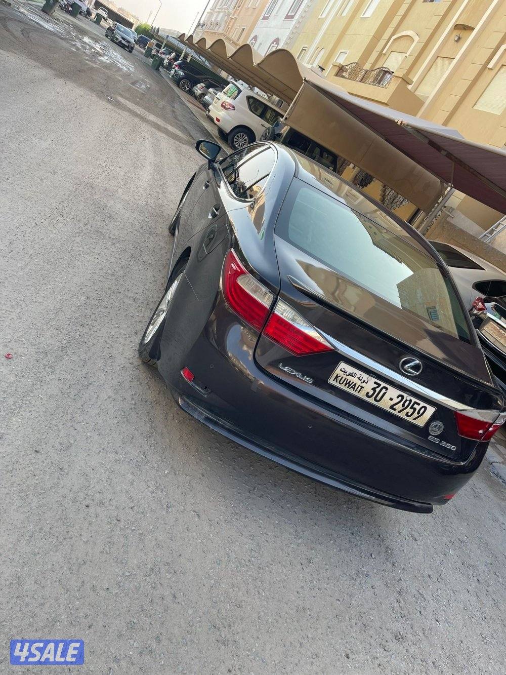 لكزس موديل 2013 شرط الفحص يوجد اصباغ ماشي 187 الف 6 سلندر4