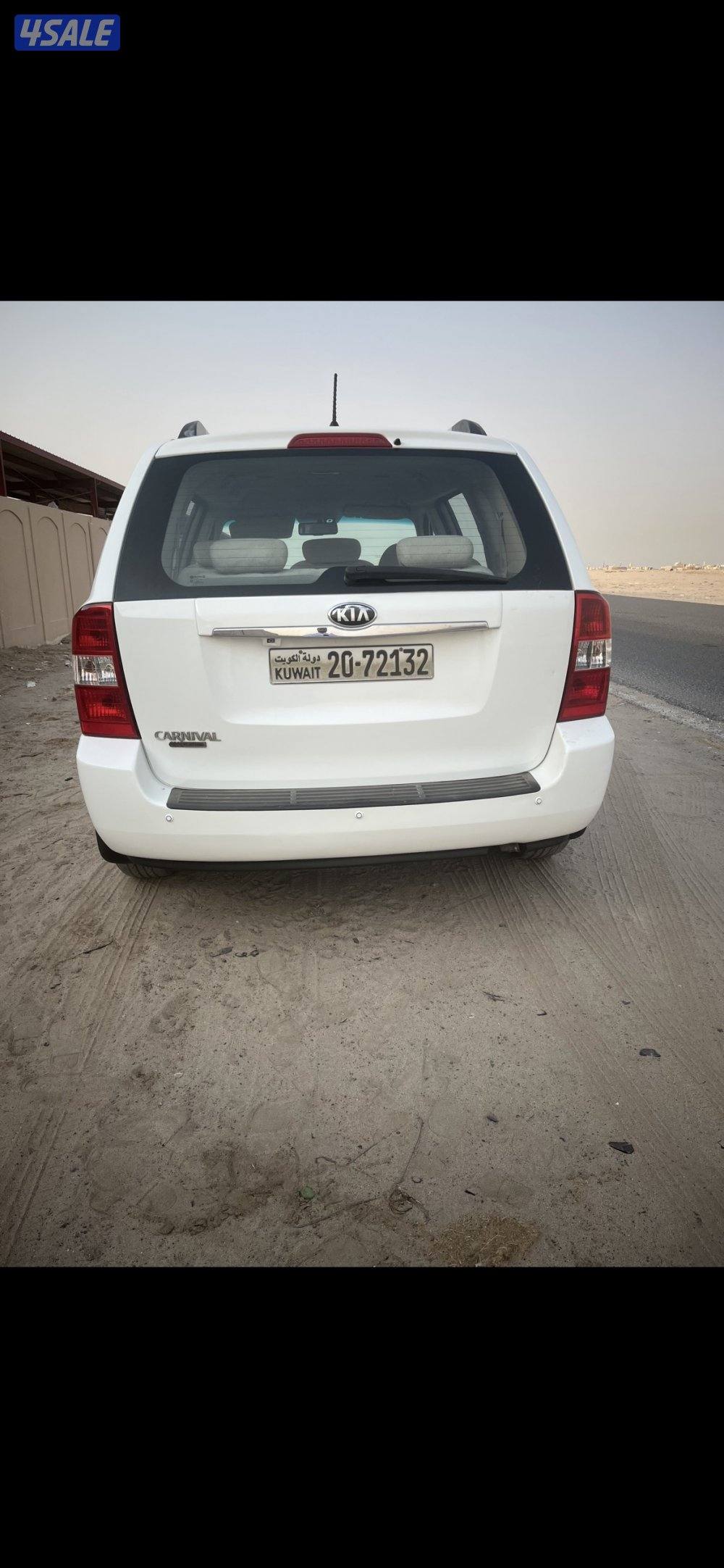 للبيع كيا كرنفال شاصي قصير موديل 2013 بحاله ممتازه تواصل واتس0