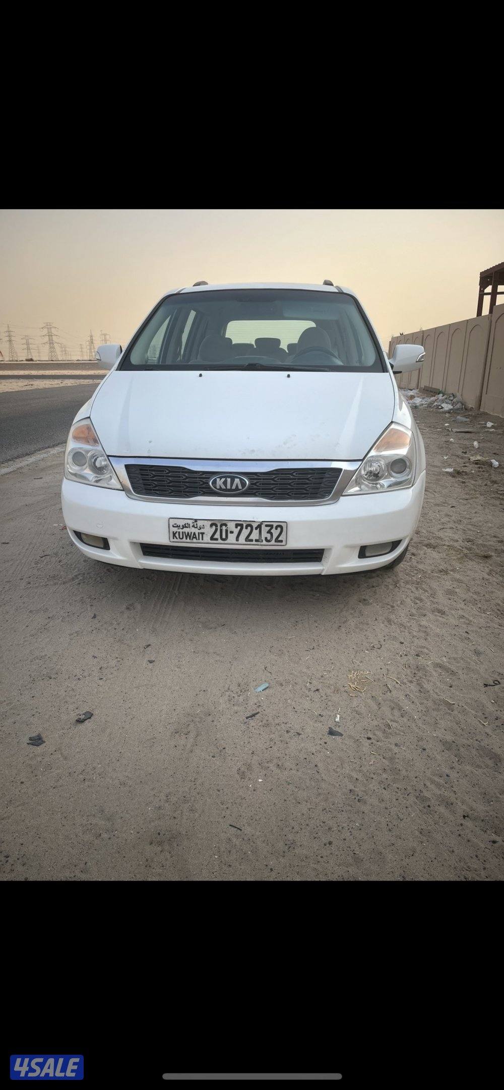 للبيع كيا كرنفال شاصي قصير موديل 2013 بحاله ممتازه تواصل واتس2