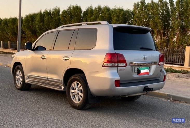 للبيع لانكروزر / 2010 GXR 8 سلندر3