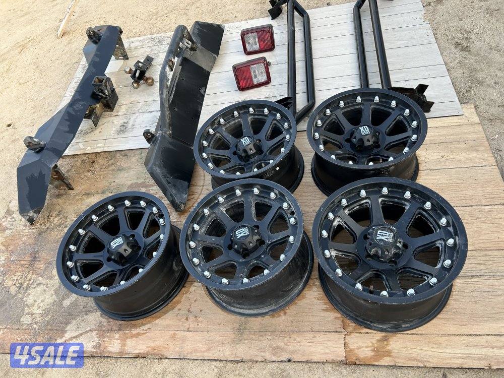 للبيع رنقات رانجلر عدد5+دعامية امامية خلفية مع قلص +اثنين دواسة2