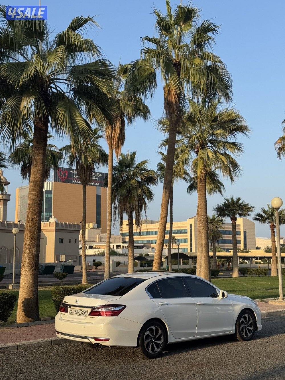 للبيع هوندا اكورد موديل 2017 اربعه سلندر فتحه4