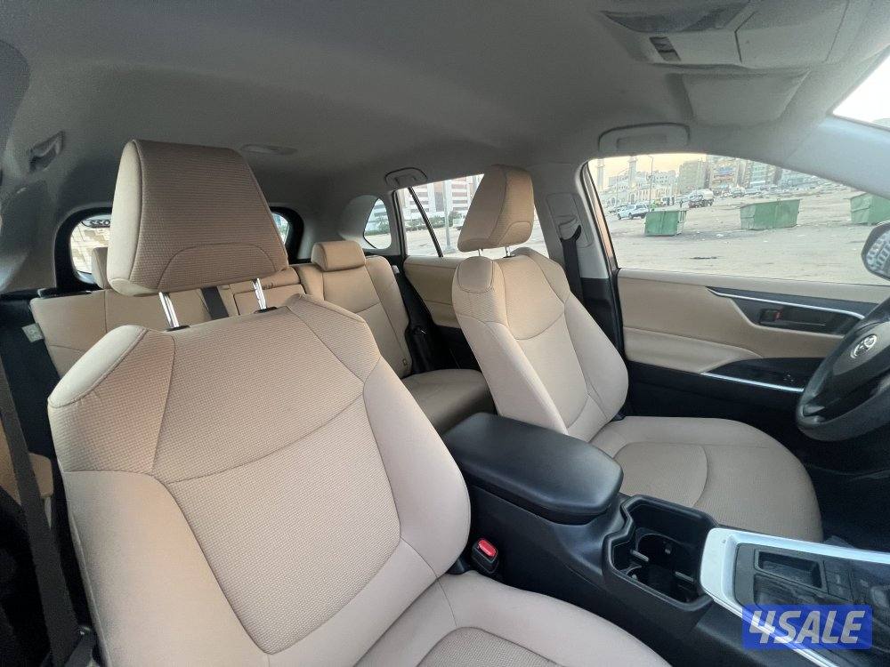 تويوتا راف - ماشي فقط 29 - موديل 20228