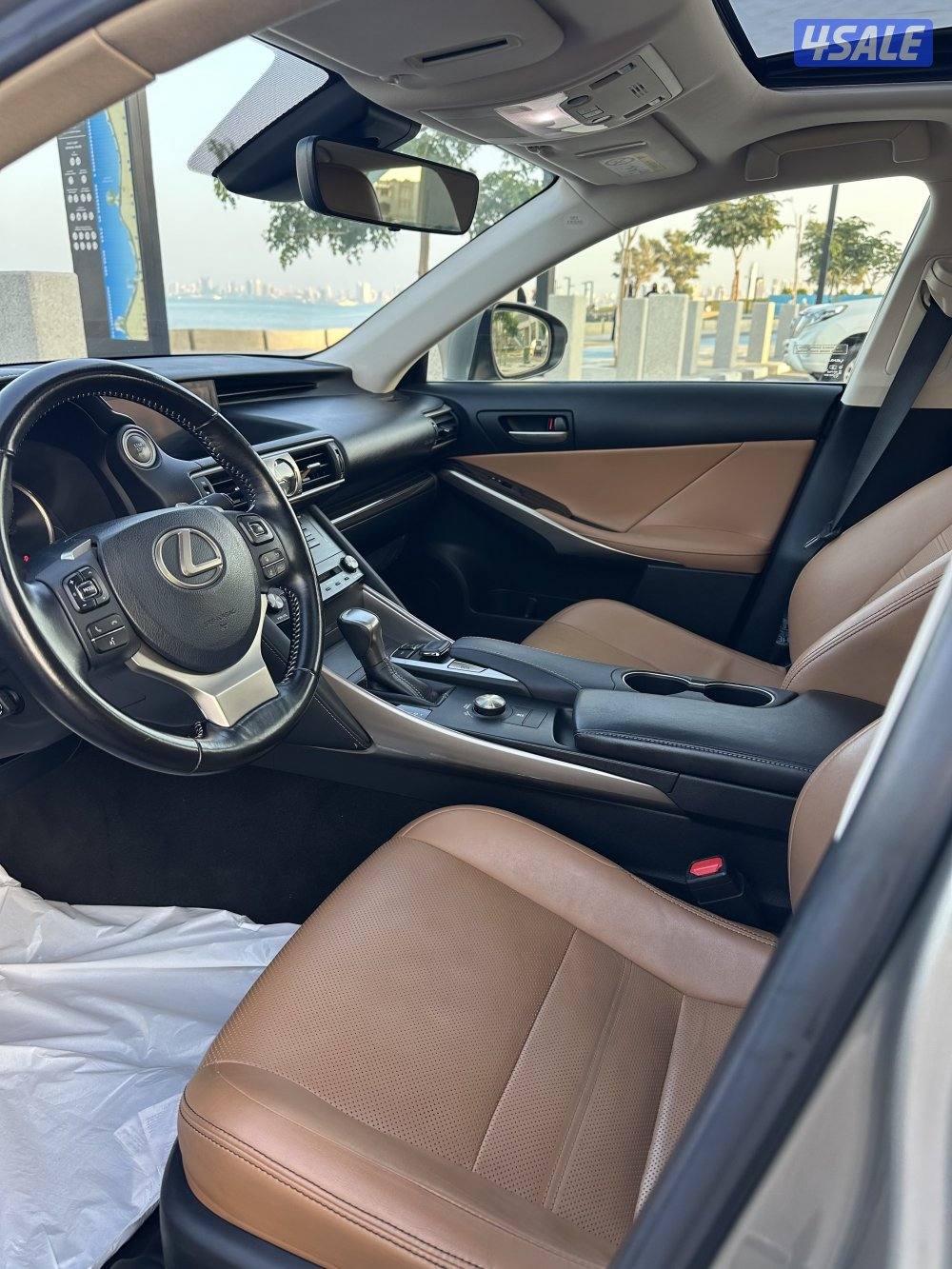 لكزس IS 300 موديل 2018 صبغ الوكالة.. الدرجة الاولى3