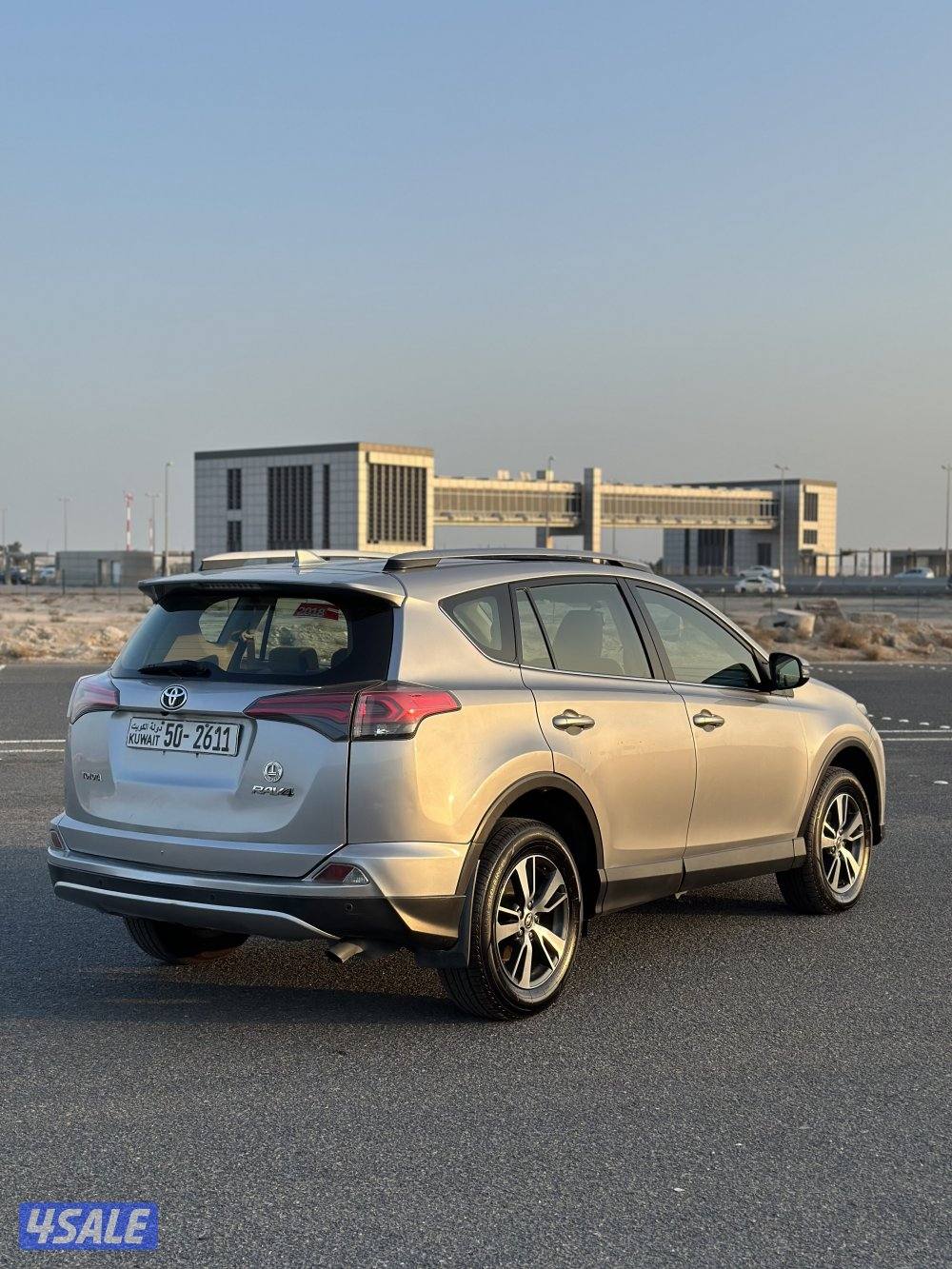 تويوتا- راف 4 2018 عداد 90 صبغ الوكالة5