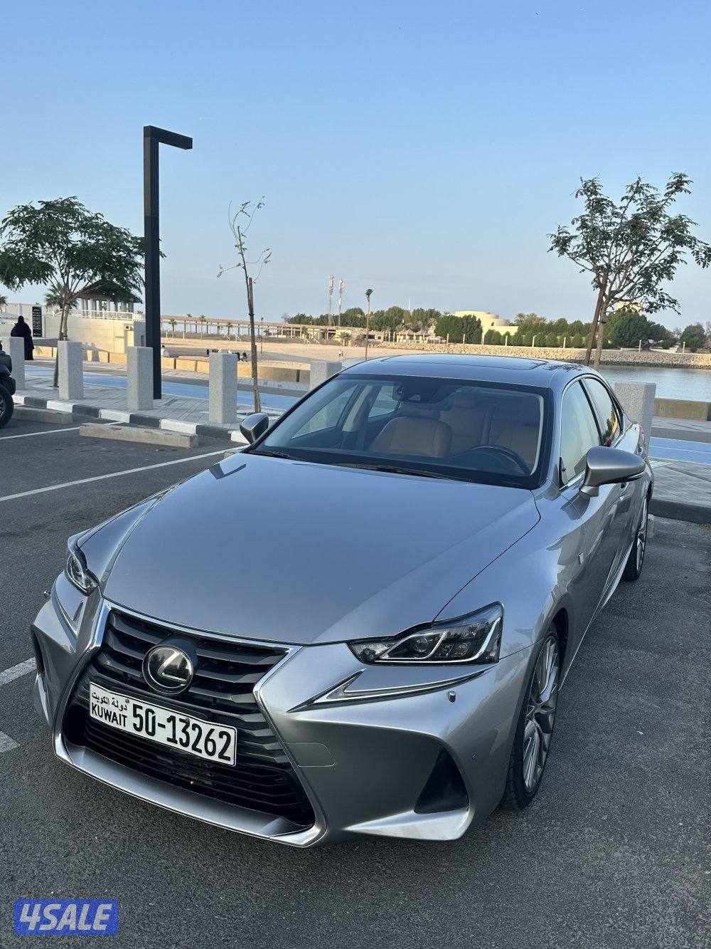 لكزس IS 300 موديل 2018 صبغ الوكالة.. الدرجة الاولى4