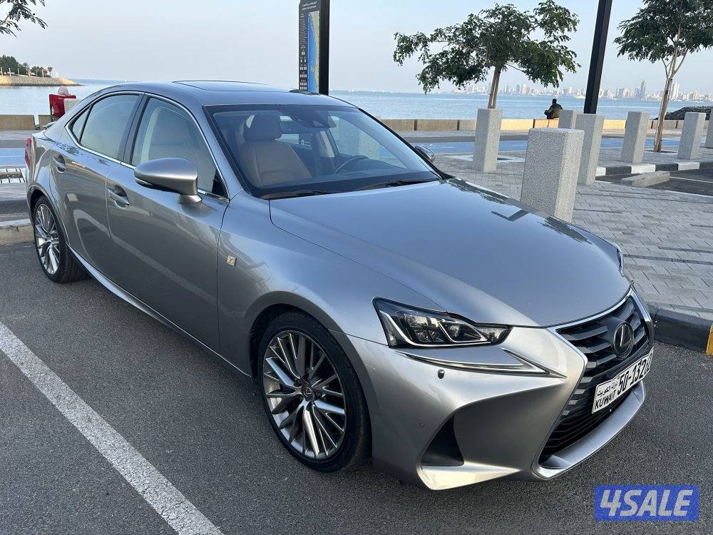 لكزس IS 300 موديل 2018 صبغ الوكالة.. الدرجة الاولى0