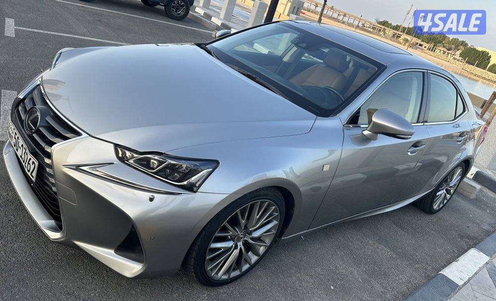 لكزس IS 300 موديل 2018 صبغ الوكالة.. الدرجة الاولى7