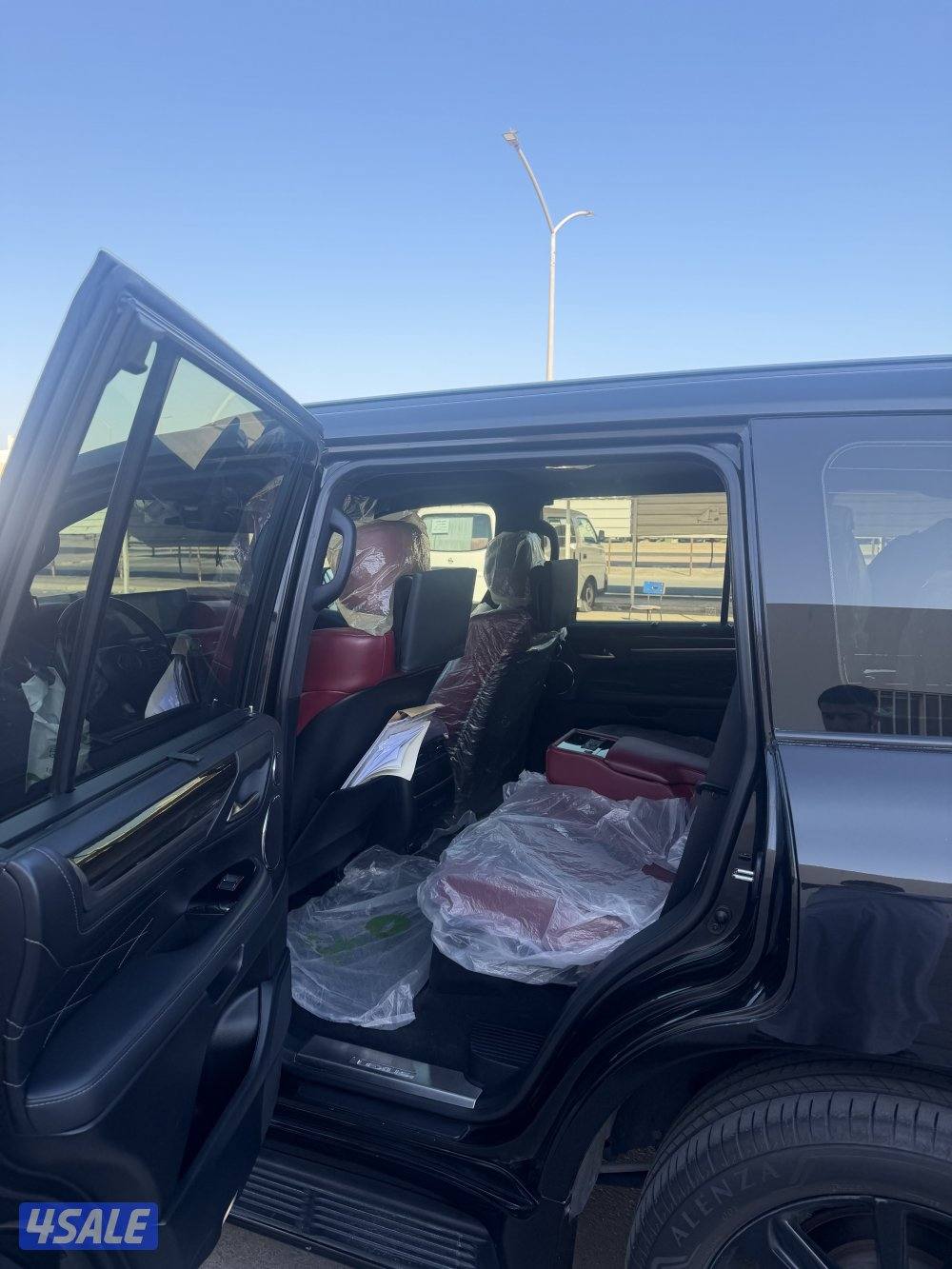 للبيع جيب LX570 black1