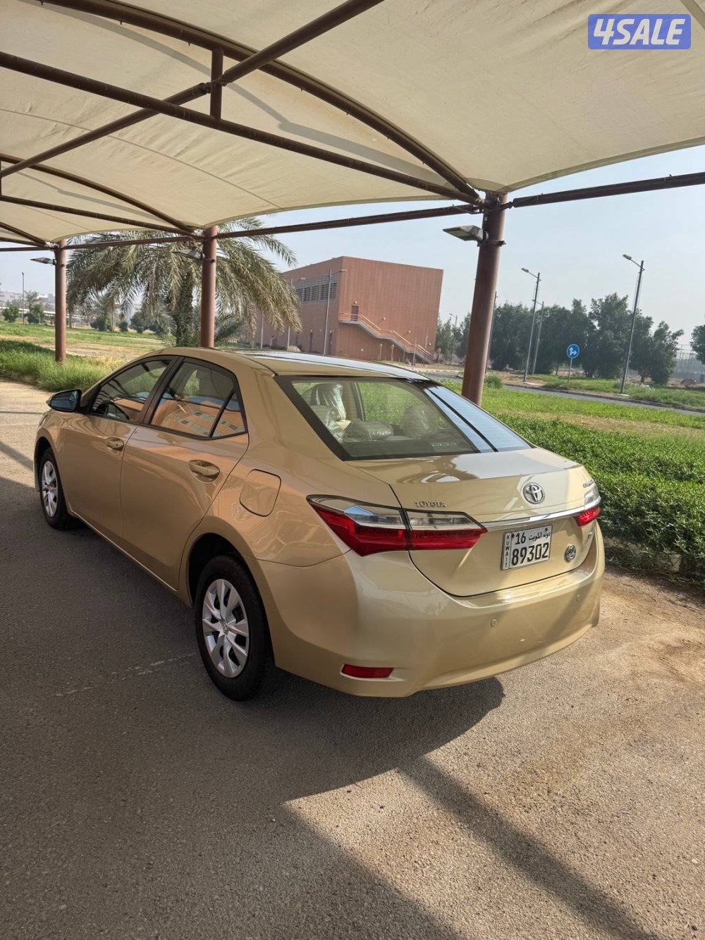 كورولا بحاله ممتازه عداد (76) الف كم فقط3