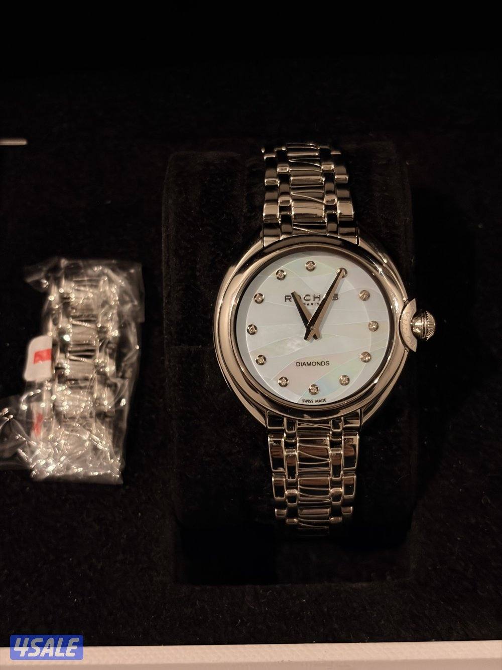 للبيع ساعه نسائيه ماركة ROCHAS4