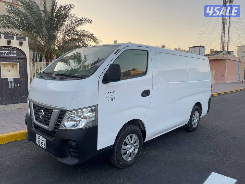 للبيع باص نيسان مقفل0