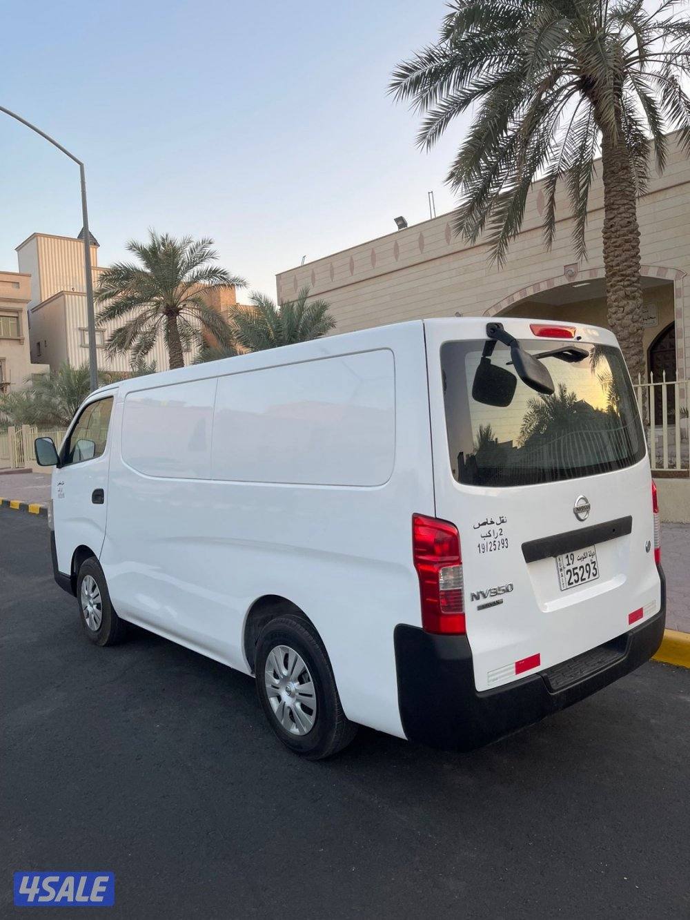 للبيع باص نيسان مقفل2