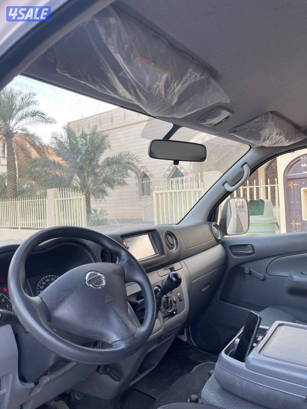 للبيع باص نيسان مقفل4