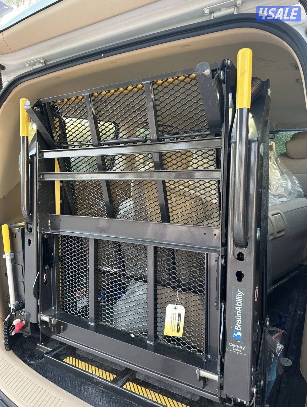 رافعة لذوي الاحتياجات الخاصة لم تستخدم الا مره0