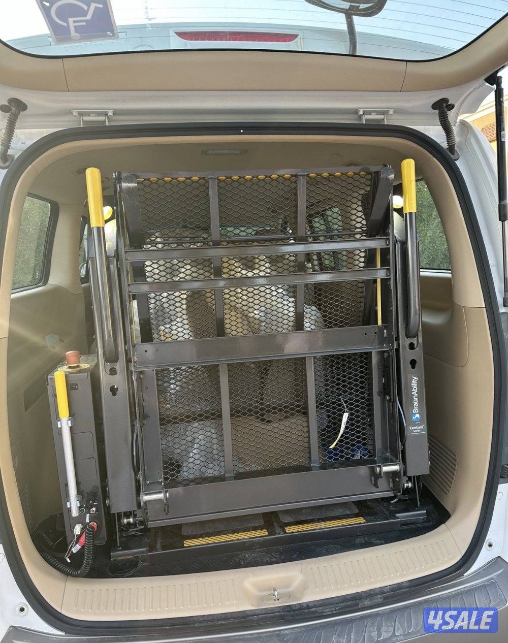 رافعة لذوي الاحتياجات الخاصة لم تستخدم الا مره1