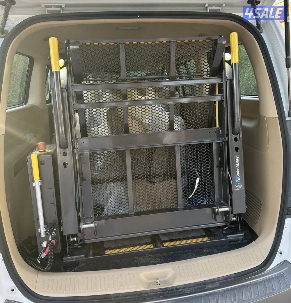 رافعة لذوي الاحتياجات الخاصة لم تستخدم الا مره2