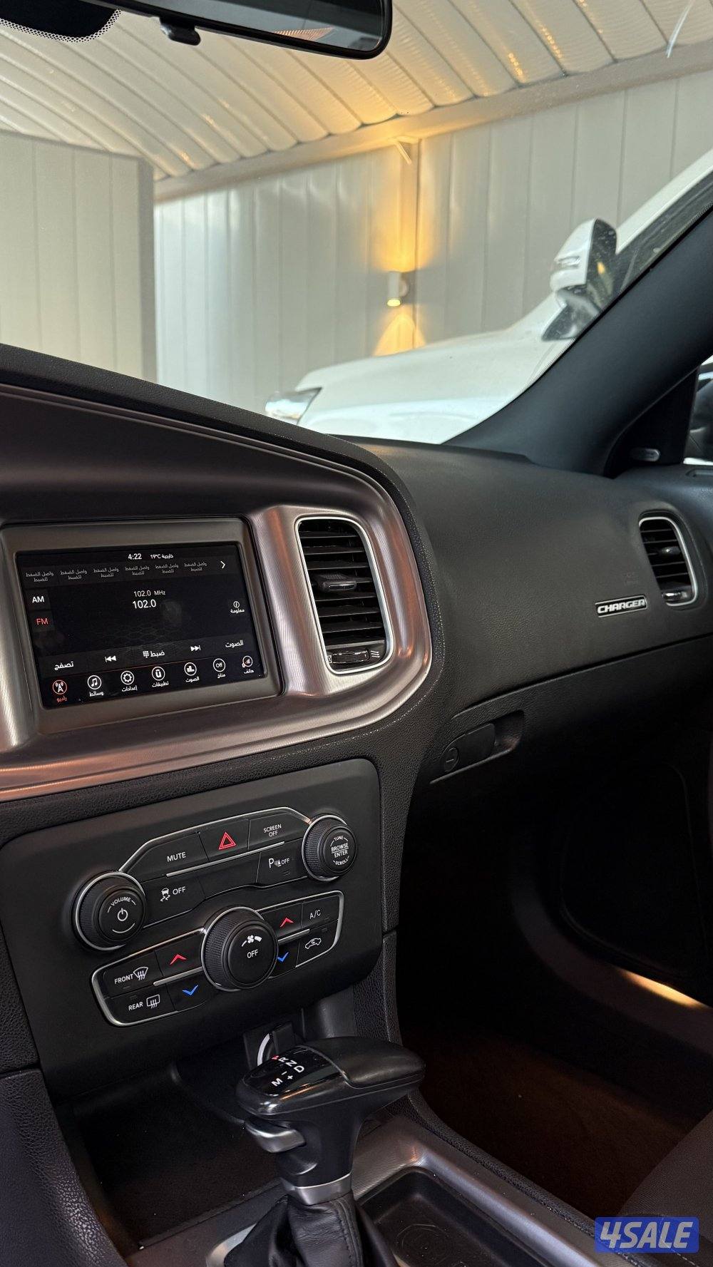 تشارجر 2023 ، 6 سلندر بحالة الوكاله شرط الفحص بالكاااامل سيرفس منتظم2