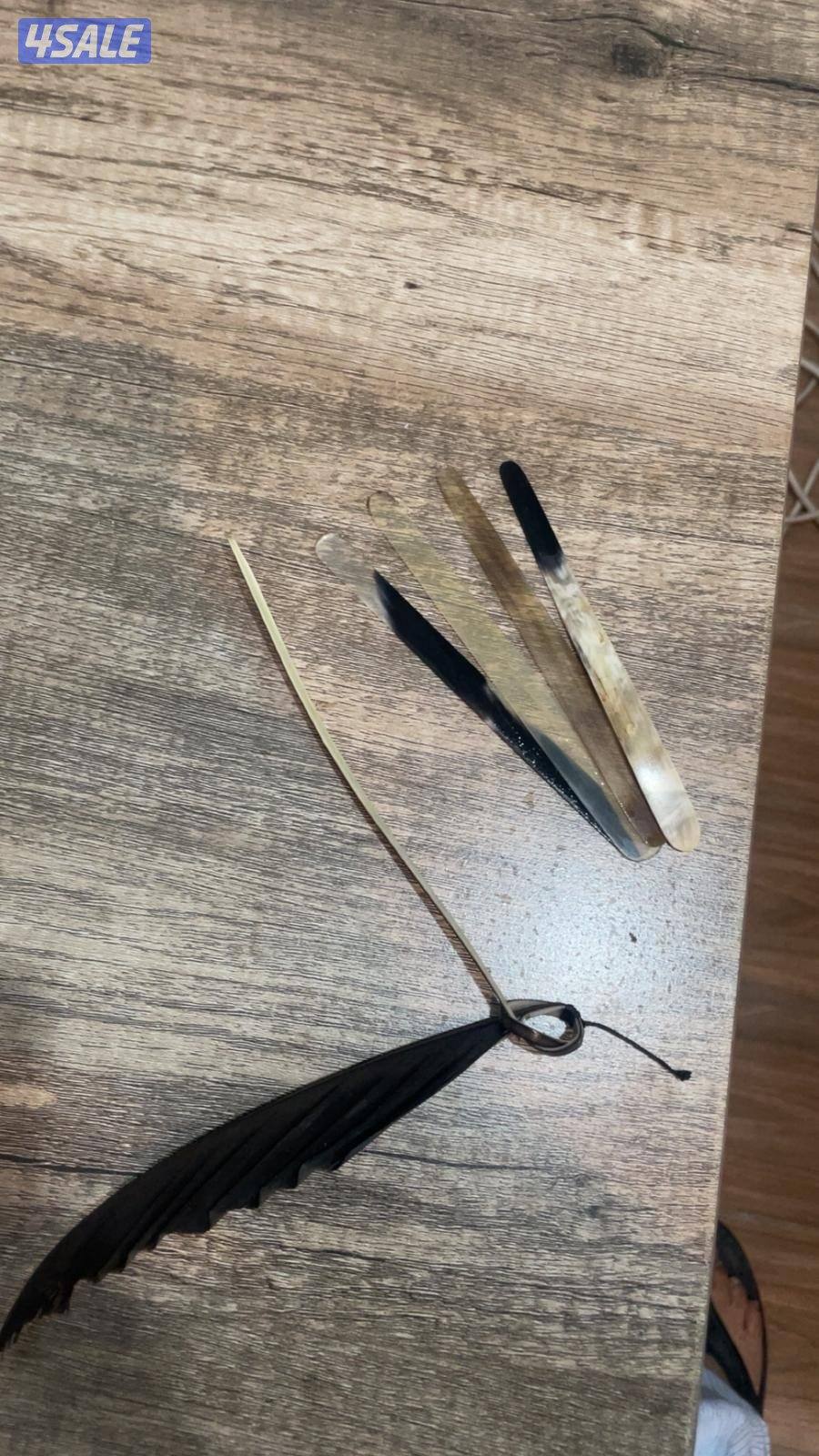 عودين: ١- جوهرة سالمين / ٢- زرياب مع ريش واستاندات وجنطتين1