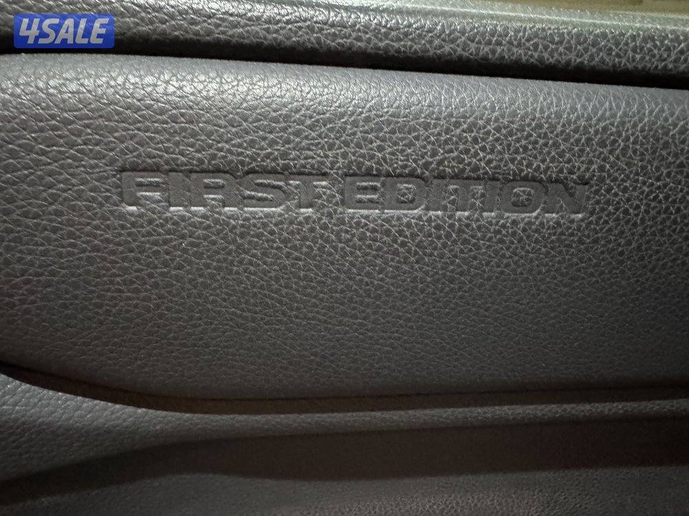 فئة فرست ايدشن اللون ابيض من داخل تان المالك الاول7