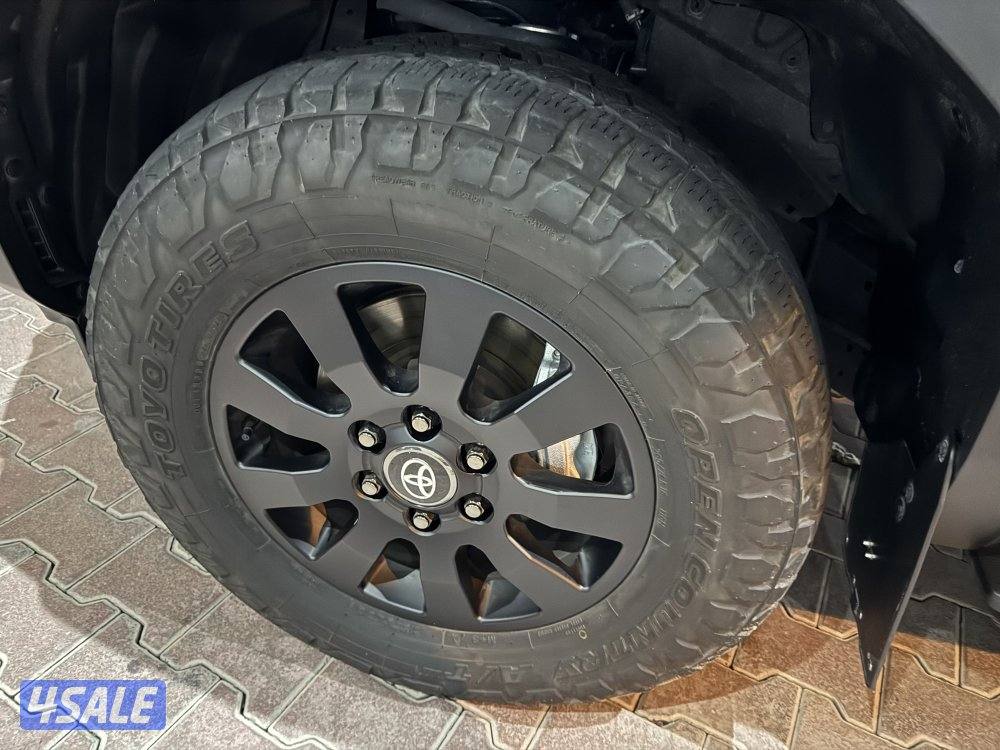 فئة فرست ايدشن اللون ابيض من داخل تان المالك الاول8