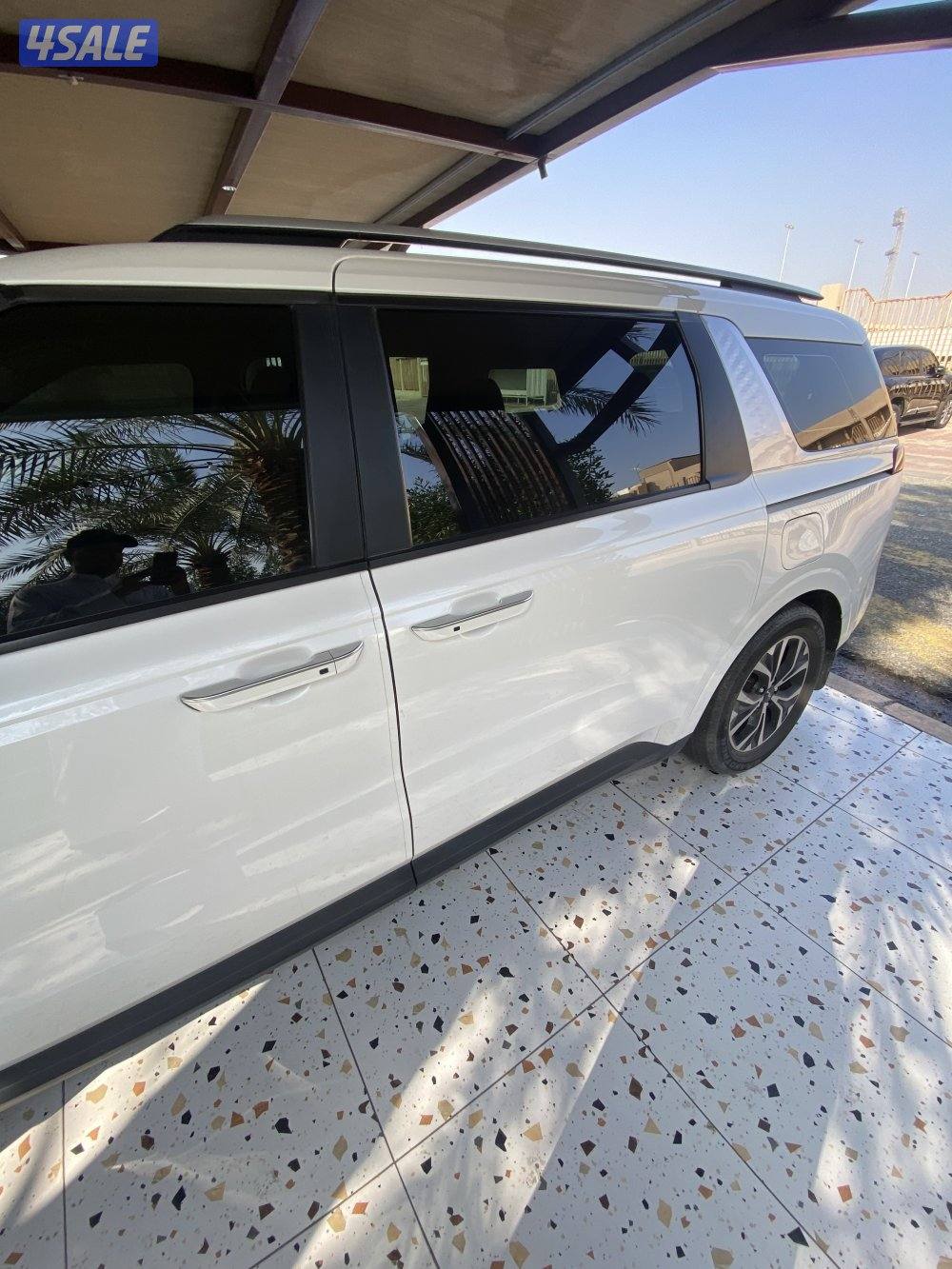 للبيع كيا كرنفال موديل 20236