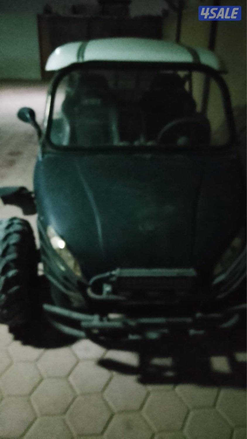 للبيع سيارة جير عادي خمسة غيار مكينة ثلاثة سلندر0