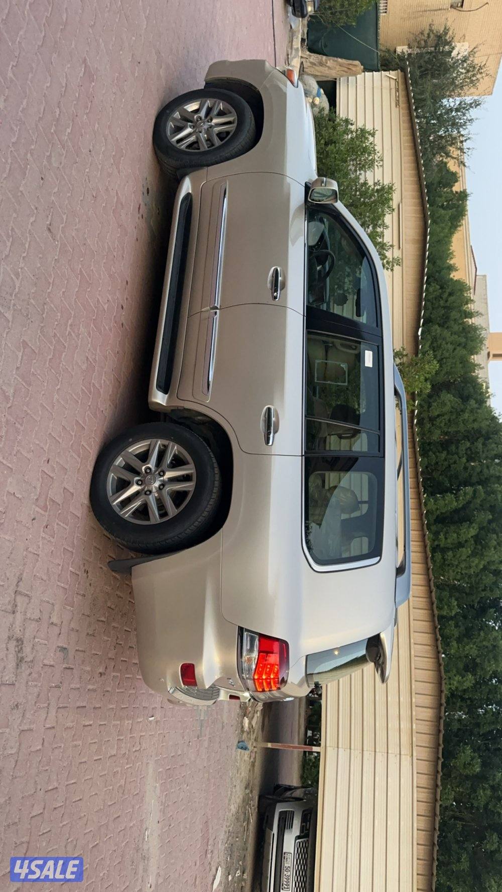 للبيع جيب لكسز lx5704