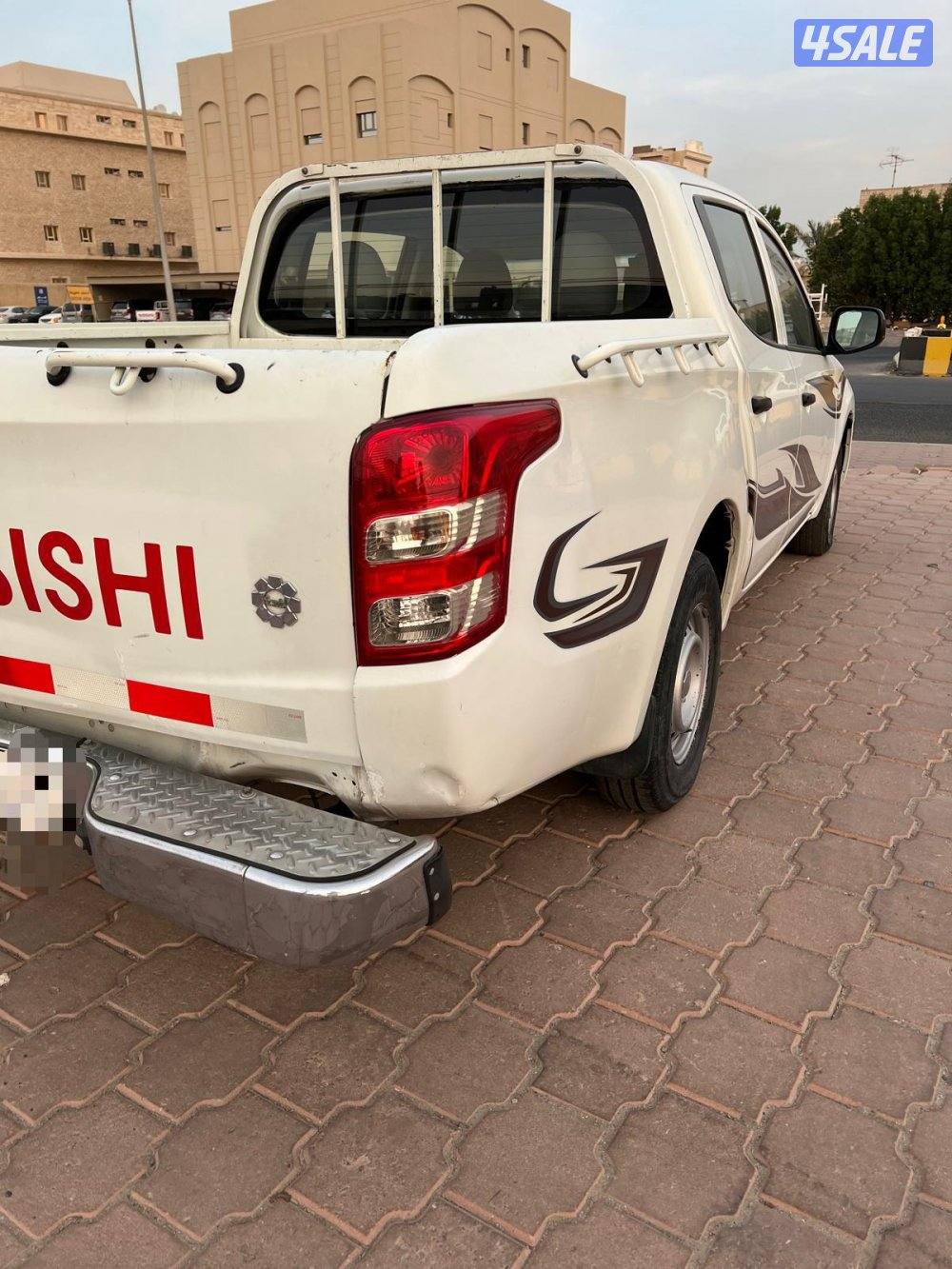 للبيع عربانة مستبيشي بنزين بدون دبل2