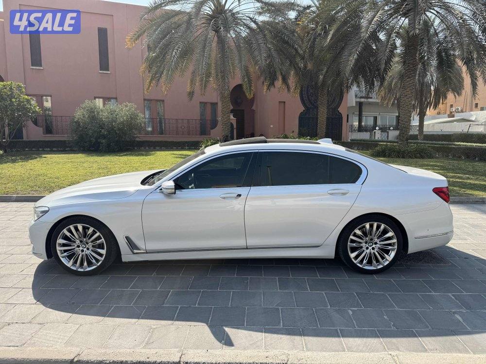 للبيع بي ام دبليو موديل 2018 وراد قطر الدرجة الاولى حجم 740 LI0