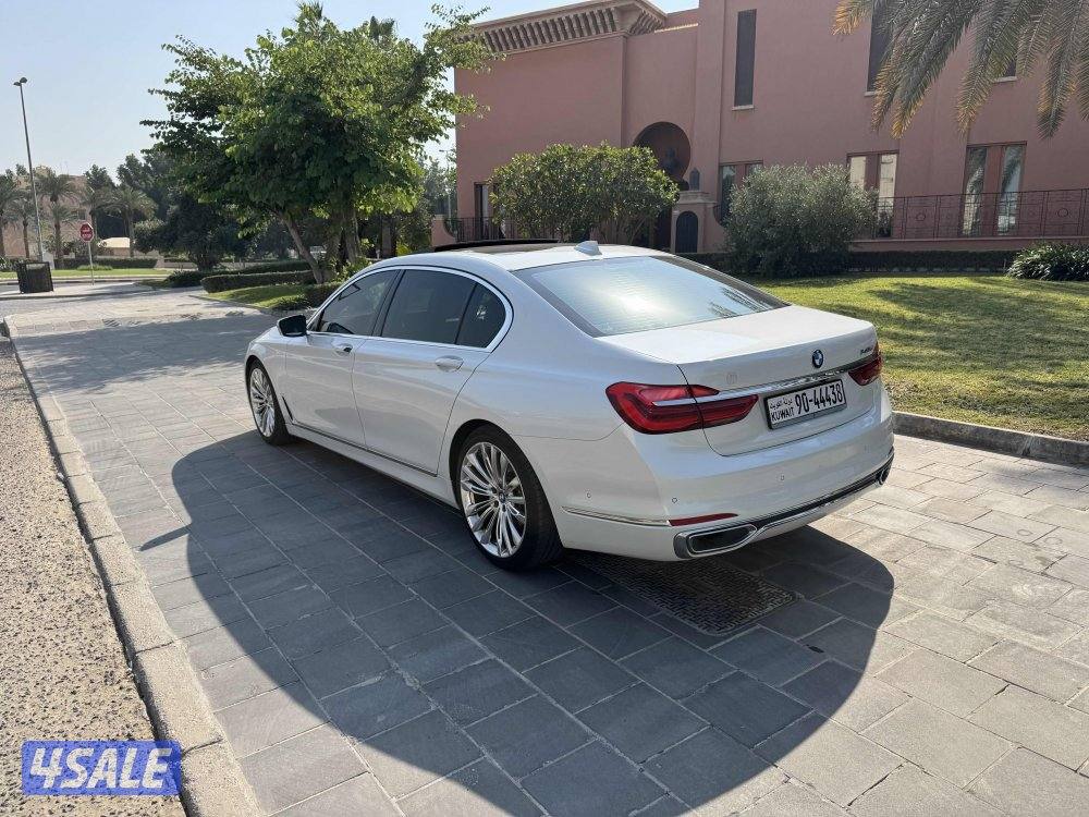 للبيع بي ام دبليو موديل 2018 وراد قطر الدرجة الاولى حجم 740 LI1