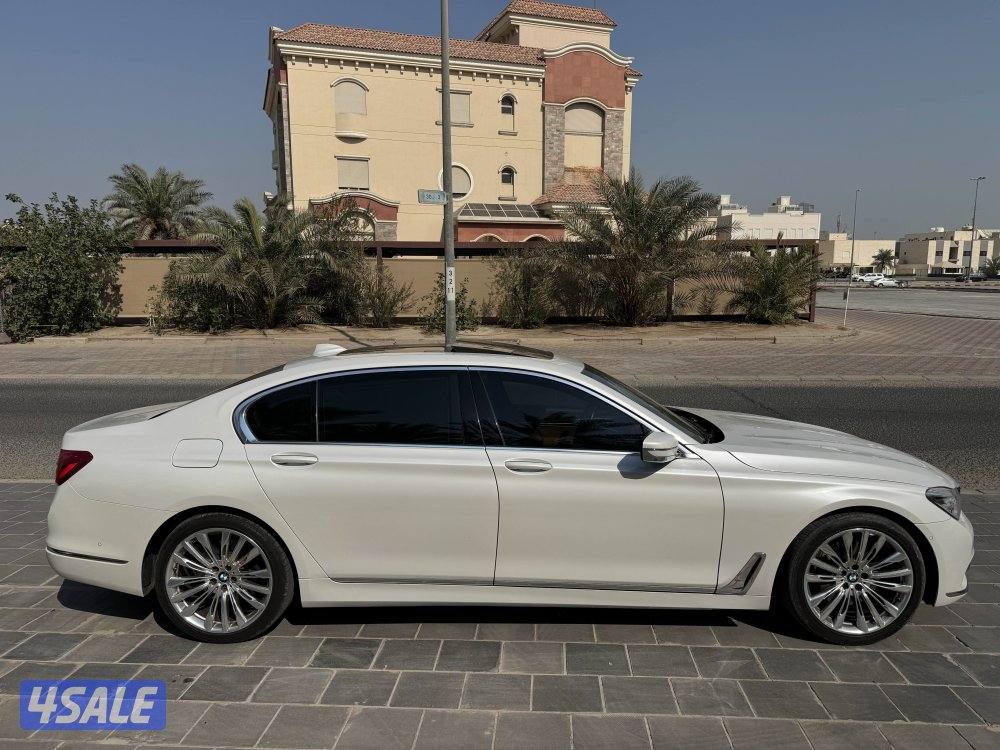 للبيع بي ام دبليو موديل 2018 وراد قطر الدرجة الاولى حجم 740 LI2