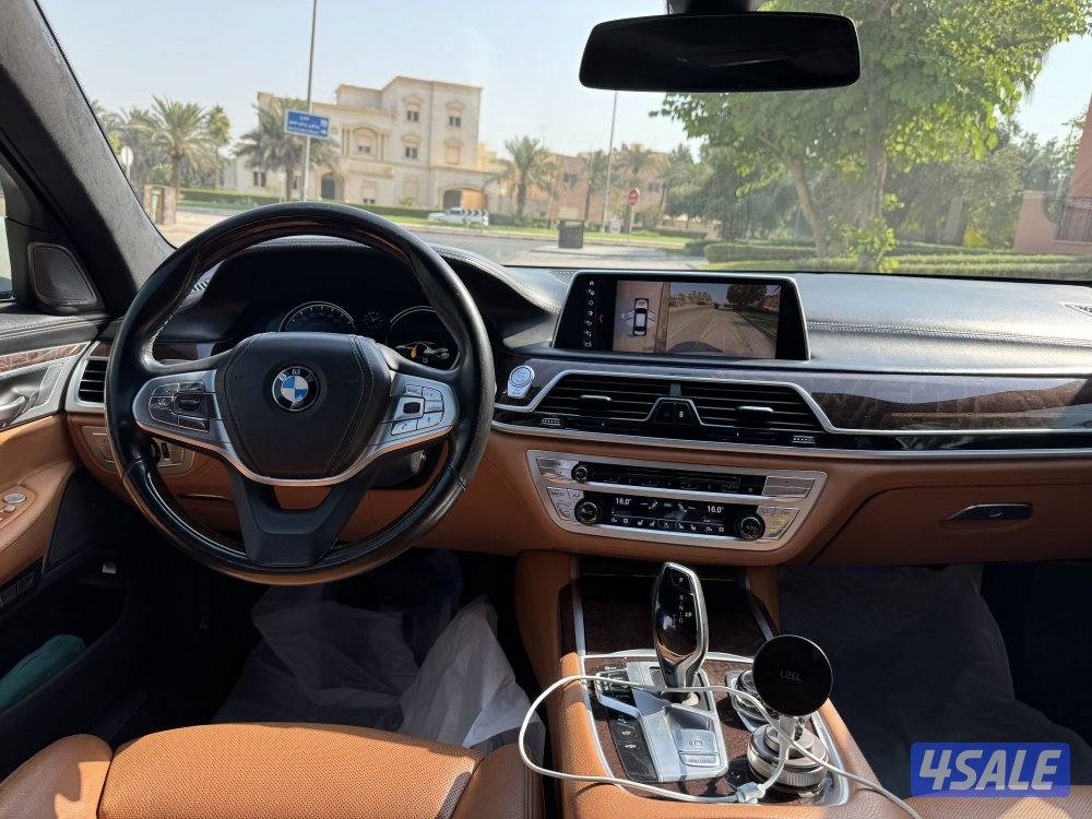 للبيع بي ام دبليو موديل 2018 وراد قطر الدرجة الاولى حجم 740 LI5