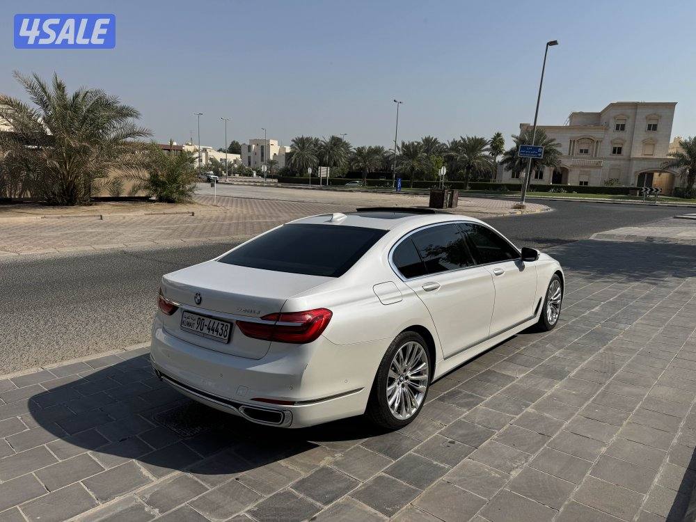 للبيع بي ام دبليو موديل 2018 وراد قطر الدرجة الاولى حجم 740 LI6