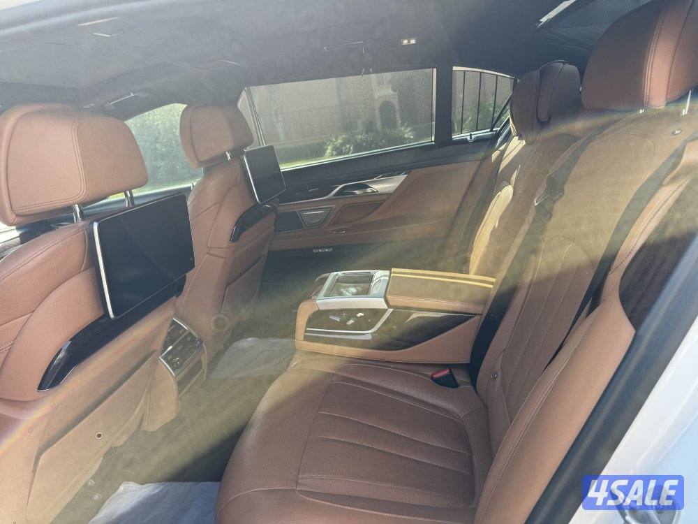 للبيع بي ام دبليو موديل 2018 وراد قطر الدرجة الاولى حجم 740 LI7