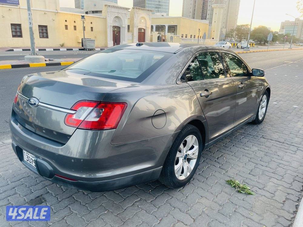 Ford Taurus 20128