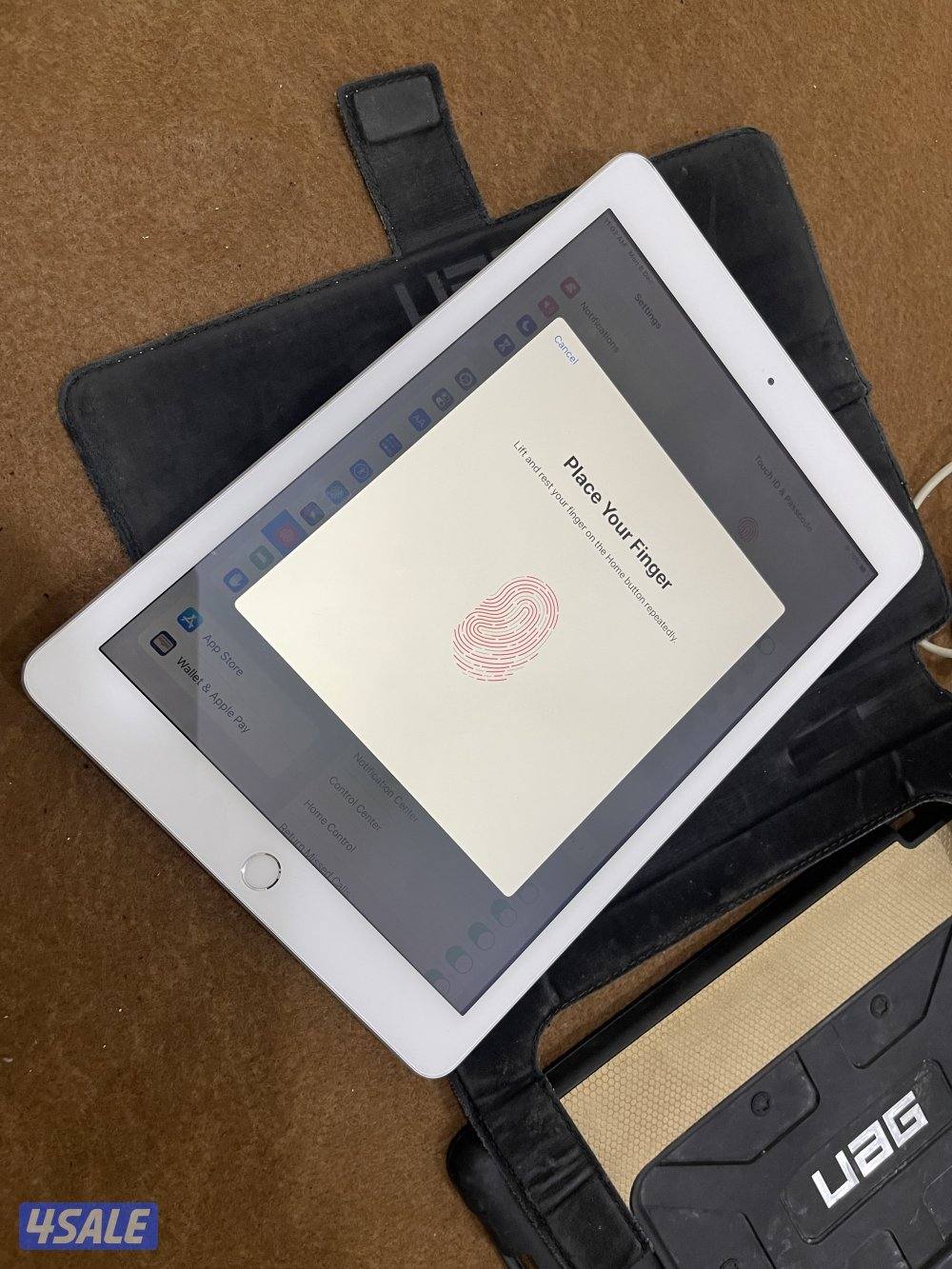 ايباد ابل 5 الخامس 128 قيقا نظيف مو مصلح ولا مزلغ مع كفر وشحن اصلي2