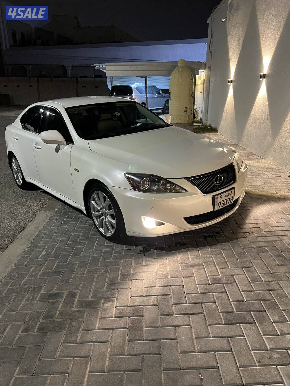 لكزس is موديل ٢٠٠٨ ماشي ٢٨٠ وكاله الساير0