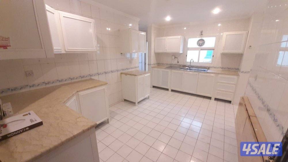 للإيجار شقة كبيرة1
