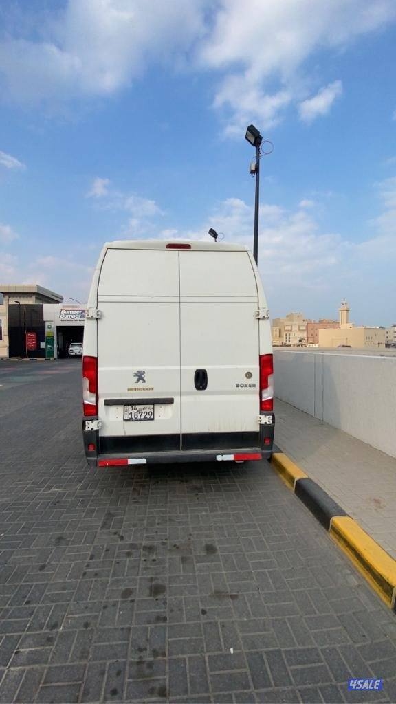 سيارة فود ترك مجهزة تجهيز بسيط للبيع بدون ترخيص شبه جديدة0