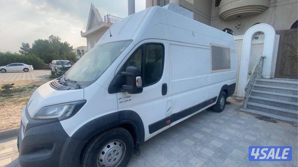 سيارة فود ترك مجهزة تجهيز بسيط للبيع بدون ترخيص شبه جديدة2