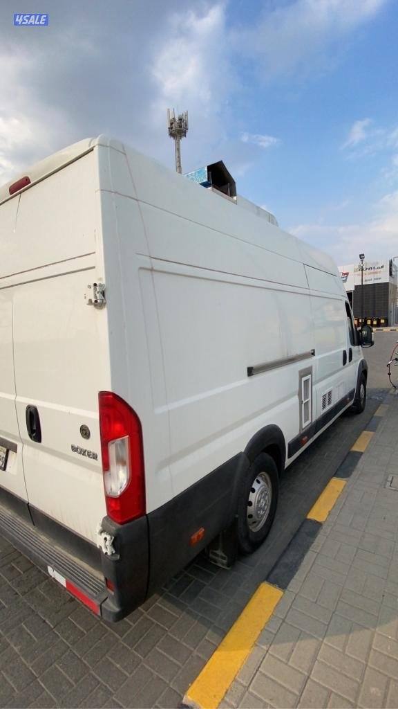 سيارة فود ترك مجهزة تجهيز بسيط للبيع بدون ترخيص شبه جديدة4