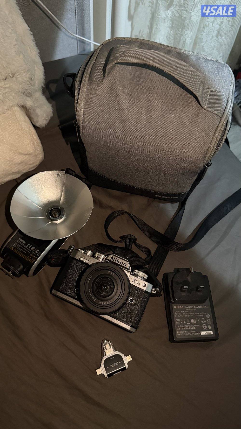 NIKON Z Fc كاميره نيكون مع مرفقات فلاش godox حقيبه2