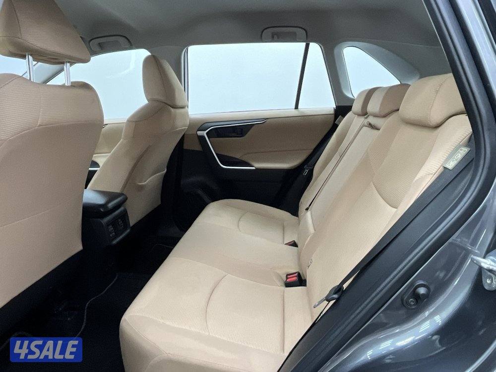 TOYOTA RAV401 4X2 STANDARD OPTION3