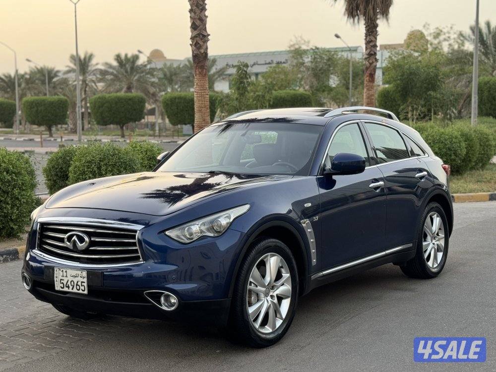 انفينيتي QX70 موديل 2014 بحاله ممتازه جدا0