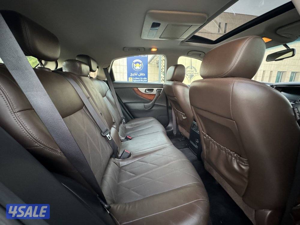 انفينيتي QX70 موديل 2014 بحاله ممتازه جدا6