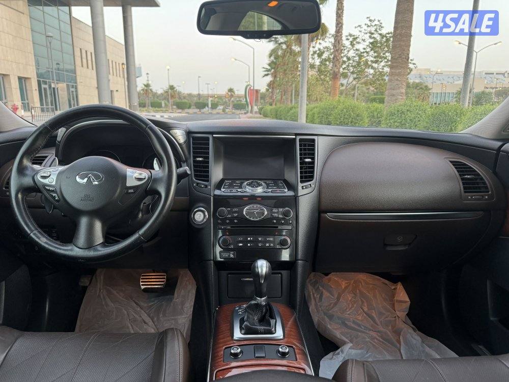 انفينيتي QX70 موديل 2014 بحاله ممتازه جدا8